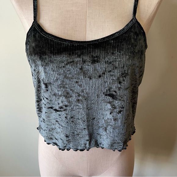 COLSIE Ribbed Velour Cropped Tank Top - Picture 5 of 7
